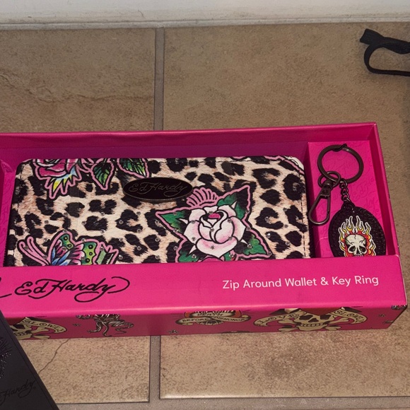 NWT Ed Hardy Leopard Print Wallet, Bag Charm, and Umbrella Set - Picture 4 of 10